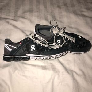 On cloudflow running shoes.Black size 8.5 sneakers